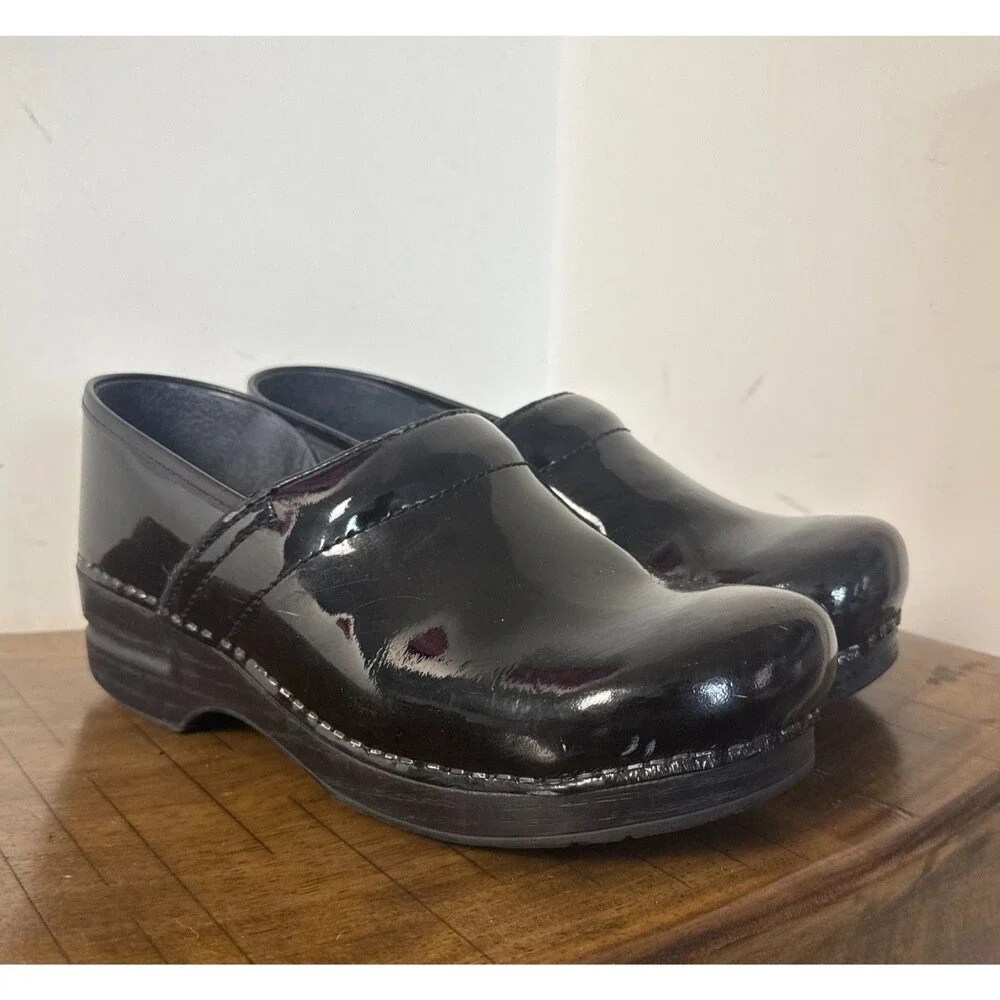 Dansko Black Patent Leather Professional Clogs Women's EU 40 US 9.5 Nurse Shoes